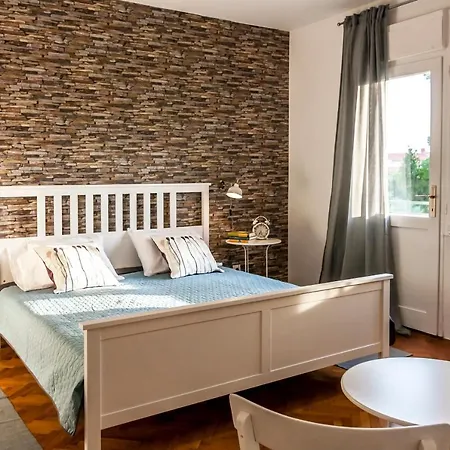 Apartment Angelina's Garden Place, Max 6 Persons, Near Pula
