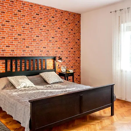 Angelina's Garden Place, Max 6 Persons, Near Pula Apartment *