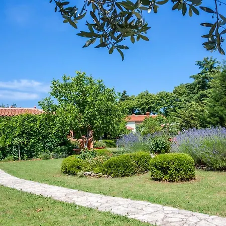 Angelina's Garden Place, Max 6 Persons, Near Pula *