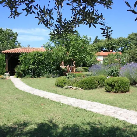 Angelina's Garden Place, Max 6 Persons, Near Pula Marčana