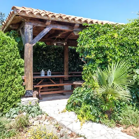 Angelina's Garden Place, Max 6 Persons, Near Pula Apartman