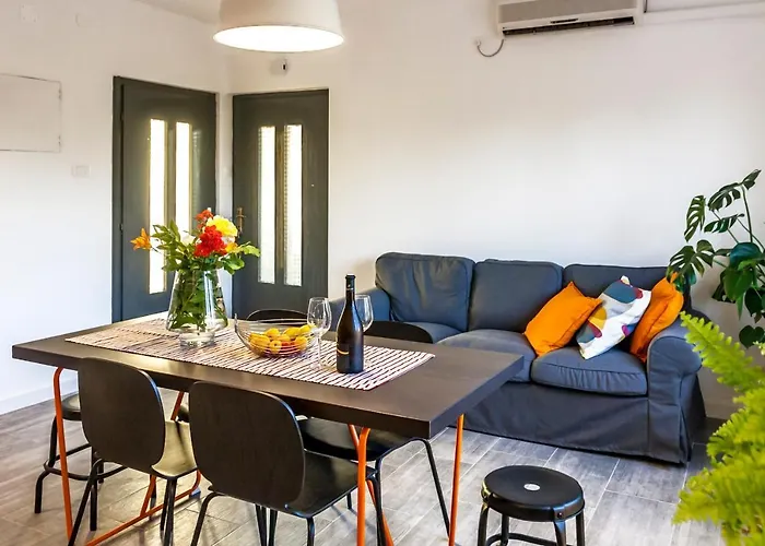 Angelina's Garden Place, Max 6 Persons, Near Pula Marcana