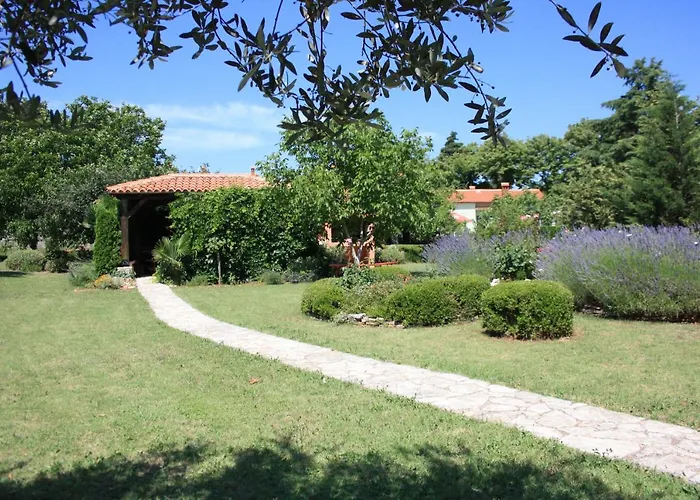 Angelina's Garden Place, Max 6 Persons, Near Pula Marcana