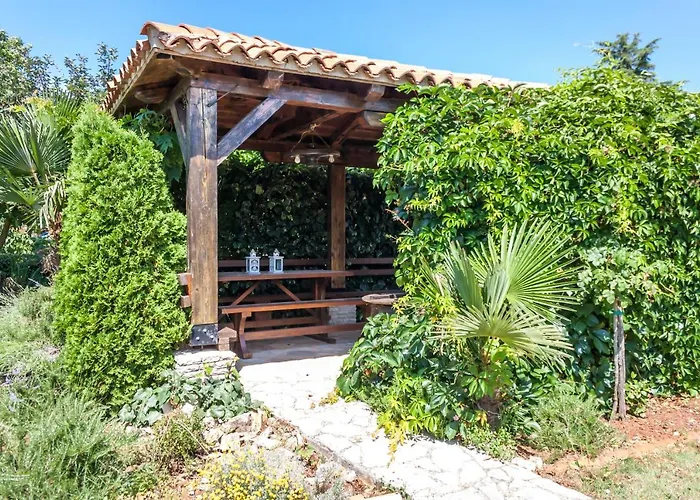 Angelina's Garden Place, Max 6 Persons, Near Pula Apartman