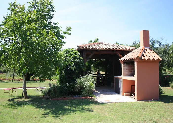 Angelina's Garden Place, Max 6 Persons, Near Pula Apartman Marcana