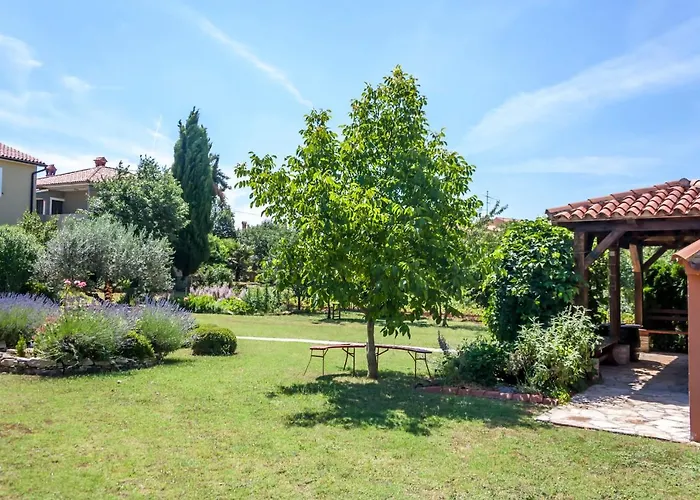 Angelina's Garden Place, Max 6 Persons, Near Pula *