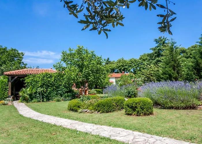 Angelina's Garden Place, Max 6 Persons, Near Pula *